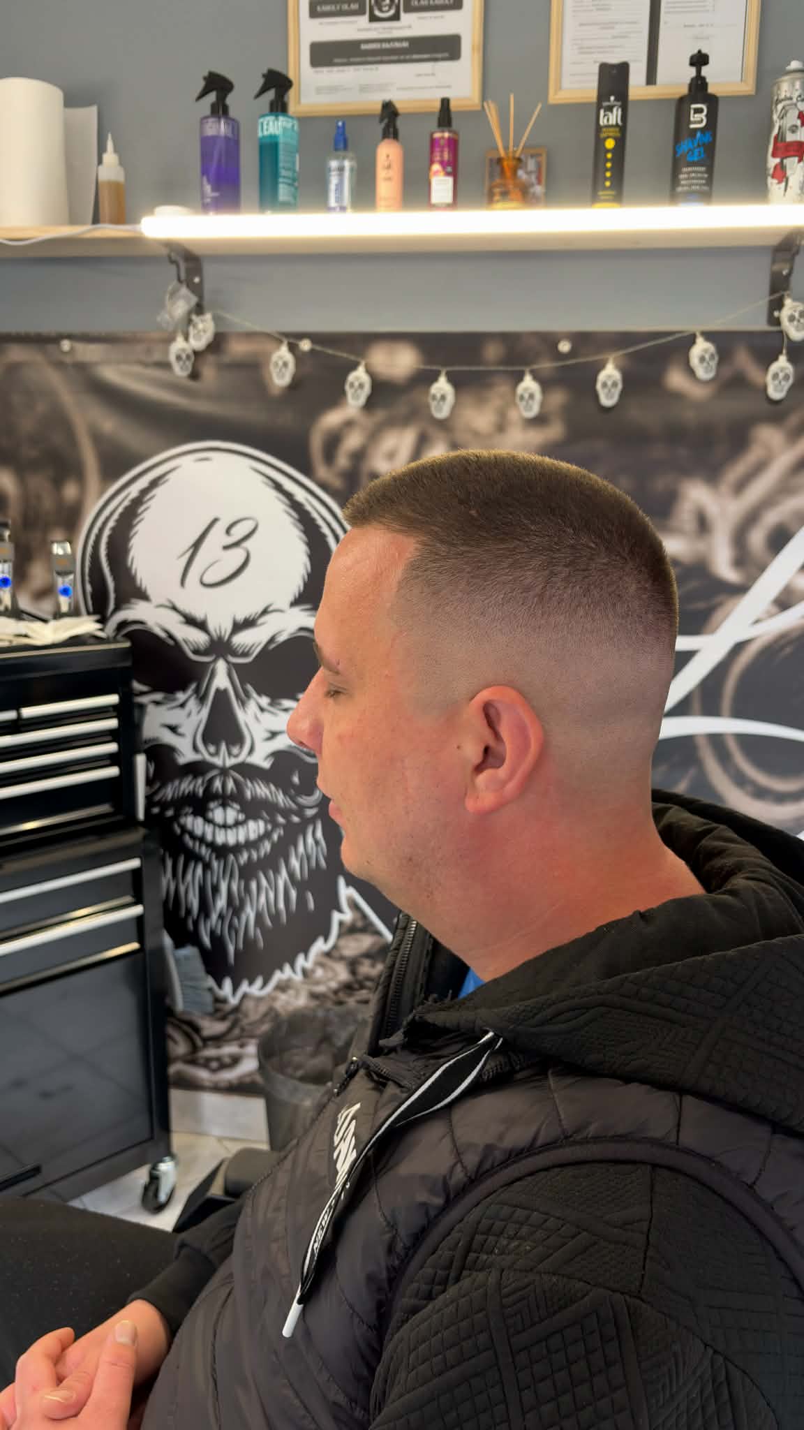 Rövid fade férfi hajvágás, Loco Cutz Szécsény